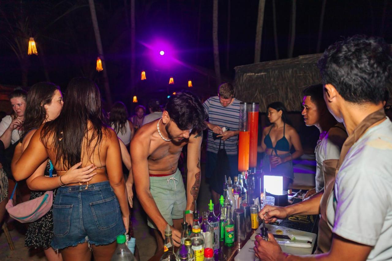 Mad Monkey Hostel Nacpan Beach (Adults Only) El Nido Exterior foto